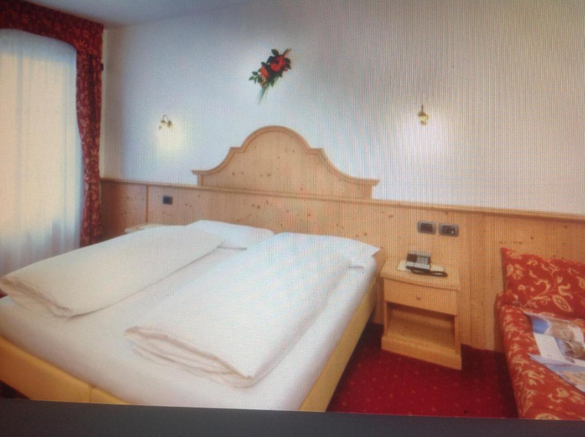 Hotel Pordoi - Fam Furgler アラッバ エクステリア 写真