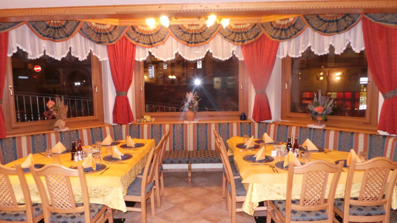 Hotel Pordoi - Fam Furgler アラッバ エクステリア 写真